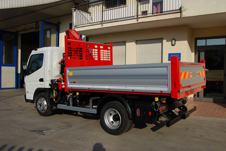 cassoni-ribaltabili_con-gru_leggero_mitsubishi-canter-fuso-7c15
