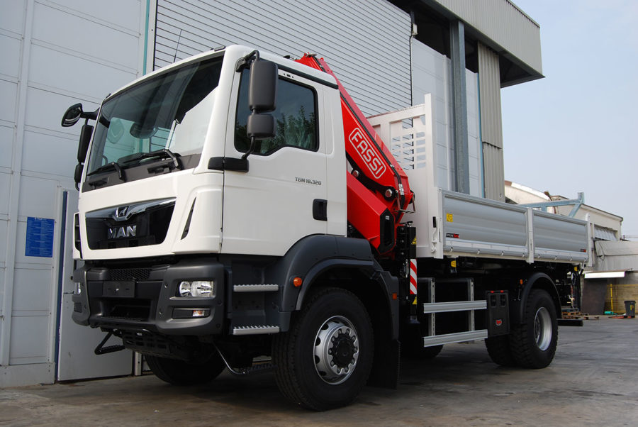 cassoni-ribaltabili_con-gru_medio_man-tgm-18-320-4×4-bb