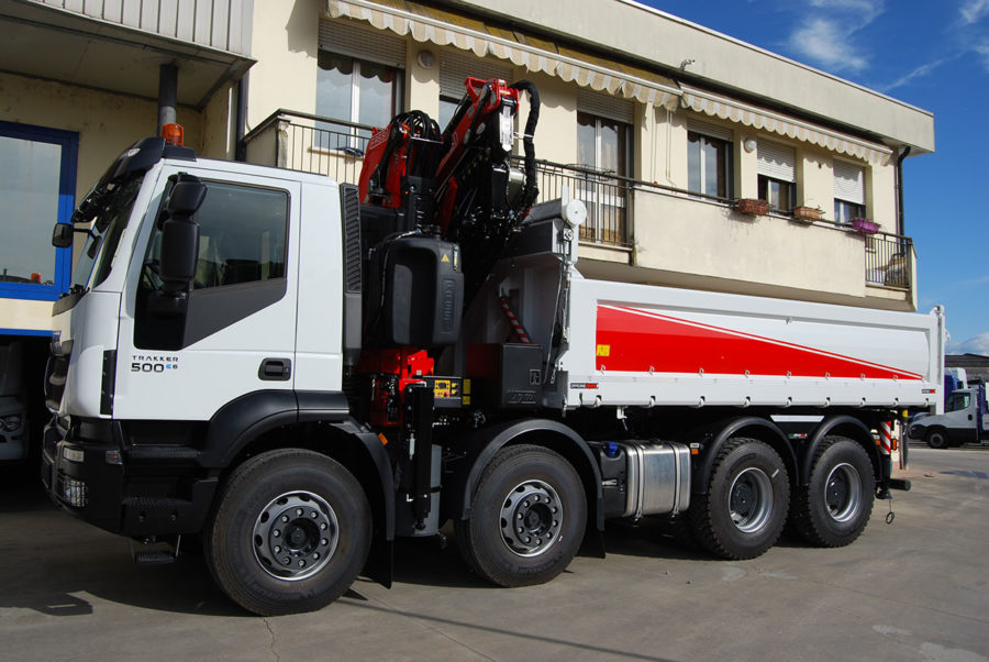 cassoni-ribaltabili_con-gru_pesante_iveco-trakker-ad-410-t45-p